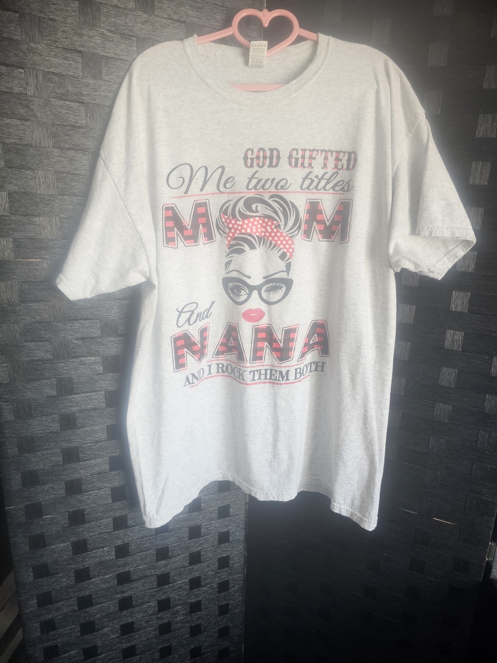XL Fruit of the Loom Light Gray 'Mom and Nana' Graphic Tee with Pink Accents